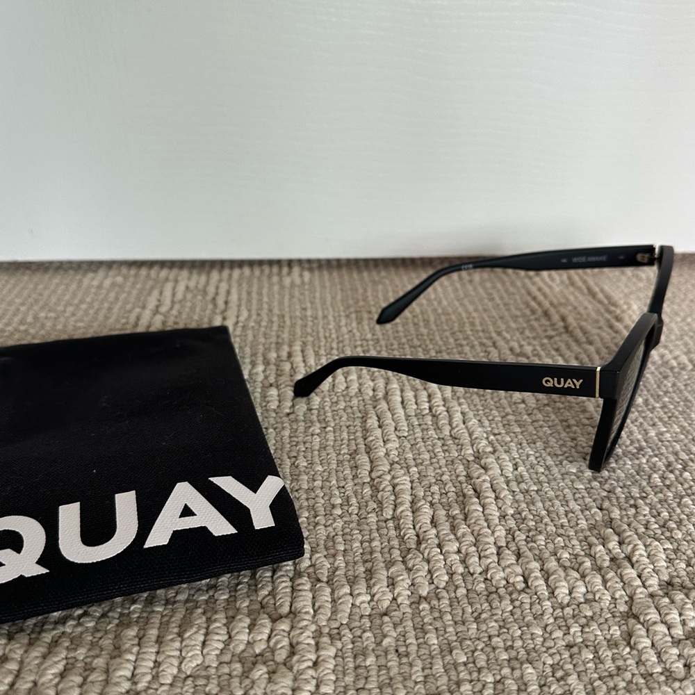 QUAY Wide Awake Sunglasses Black Frame Black Gradient Lenses Oversized - Picture 4 of 4
